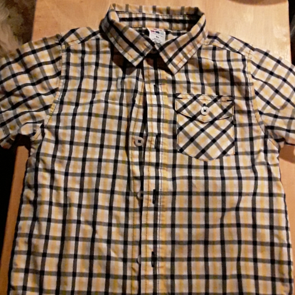 HEALTHTEX,  SHORT SLEEVES  DRESS SHIRT  , BOYS 4T.